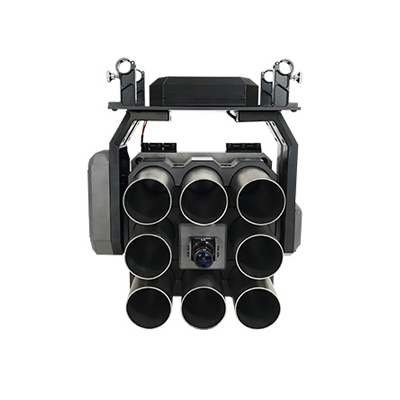 無人機煙霧催淚彈發(fā)射器適配大疆M600如風等防暴反恐維穩(wěn)利器,反恐防暴 戰(zhàn)術配合 維穩(wěn)利器,本發(fā)射器產品可適用于無人機安防以及救援等多個領域。可掛載標準38mm 八枚彈藥，可選配催淚彈、爆震彈、煙霧彈、閃光彈、炫目彈等。